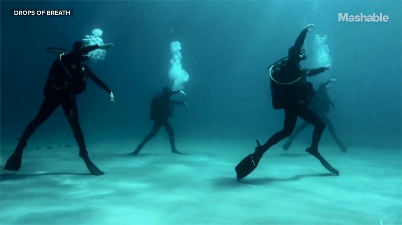 Впервые на подводной сцене – танцуют дайверы