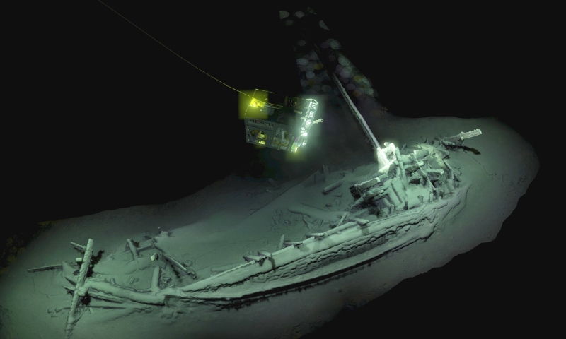 В Черном море обнаружен самый древний неповрежденный корабль