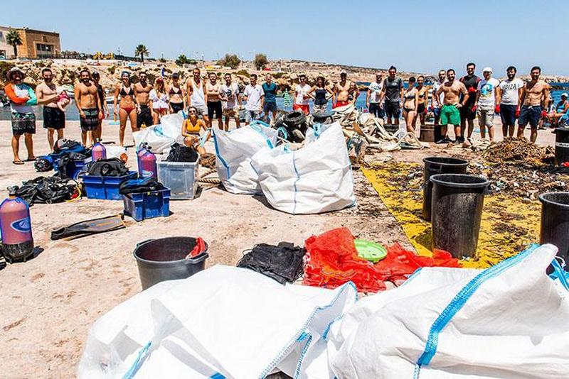 Дайверы-волонтеры провели день очистки на Мальте