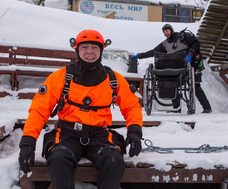 Дайвер с инвалидностью впервые в России получил сертификат Ice Diver