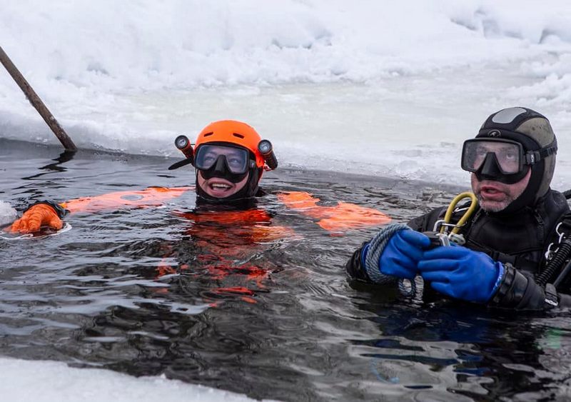 Дайвер с инвалидностью впервые в России получил сертификат Ice Diver
