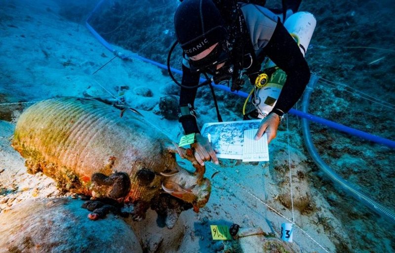Археологи исследуют византийский корабль