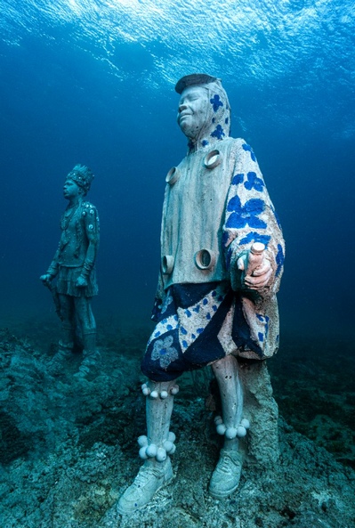 Карнавал в подводном парке скульптур Гренады