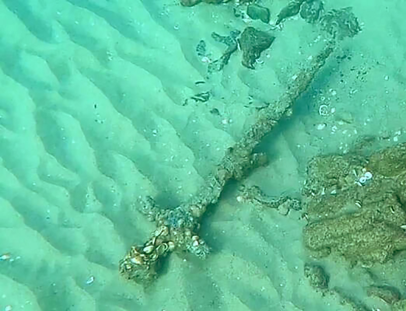 Дайвер нашел в Средиземном море второй меч крестоносцев