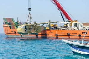 Оман затопил для дайверов самолет и семь грузовиков