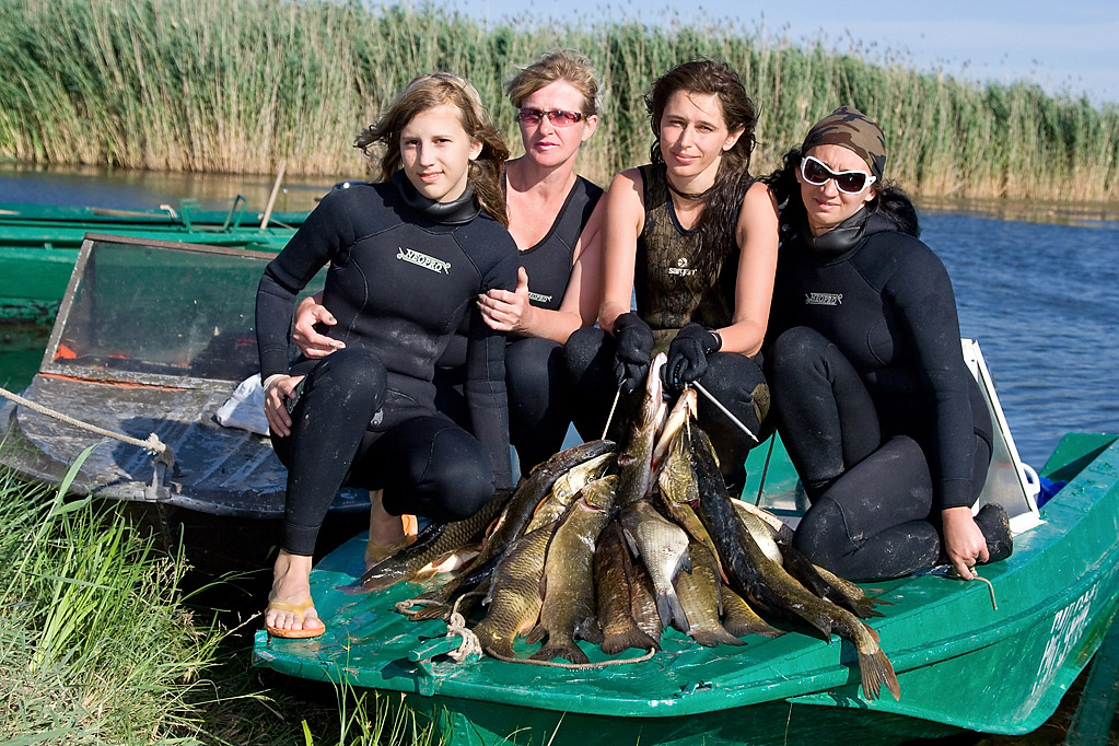 Группа рыбалка вконтакте. Рыбалка летом. Женская рыбалка. Рыбалка фото. Женщины на рыбалке.